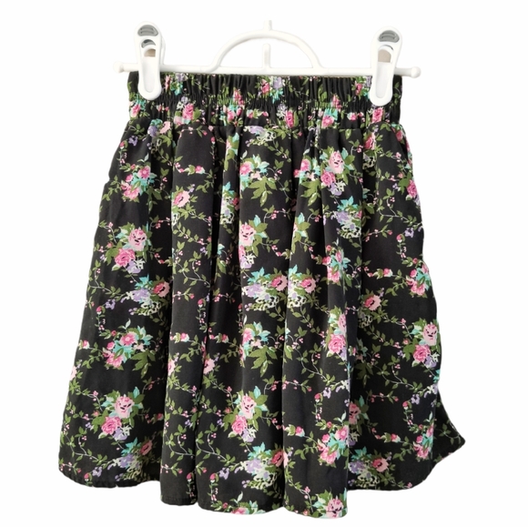 Forever 21 Floral Lightweight Skater Skirt Black S